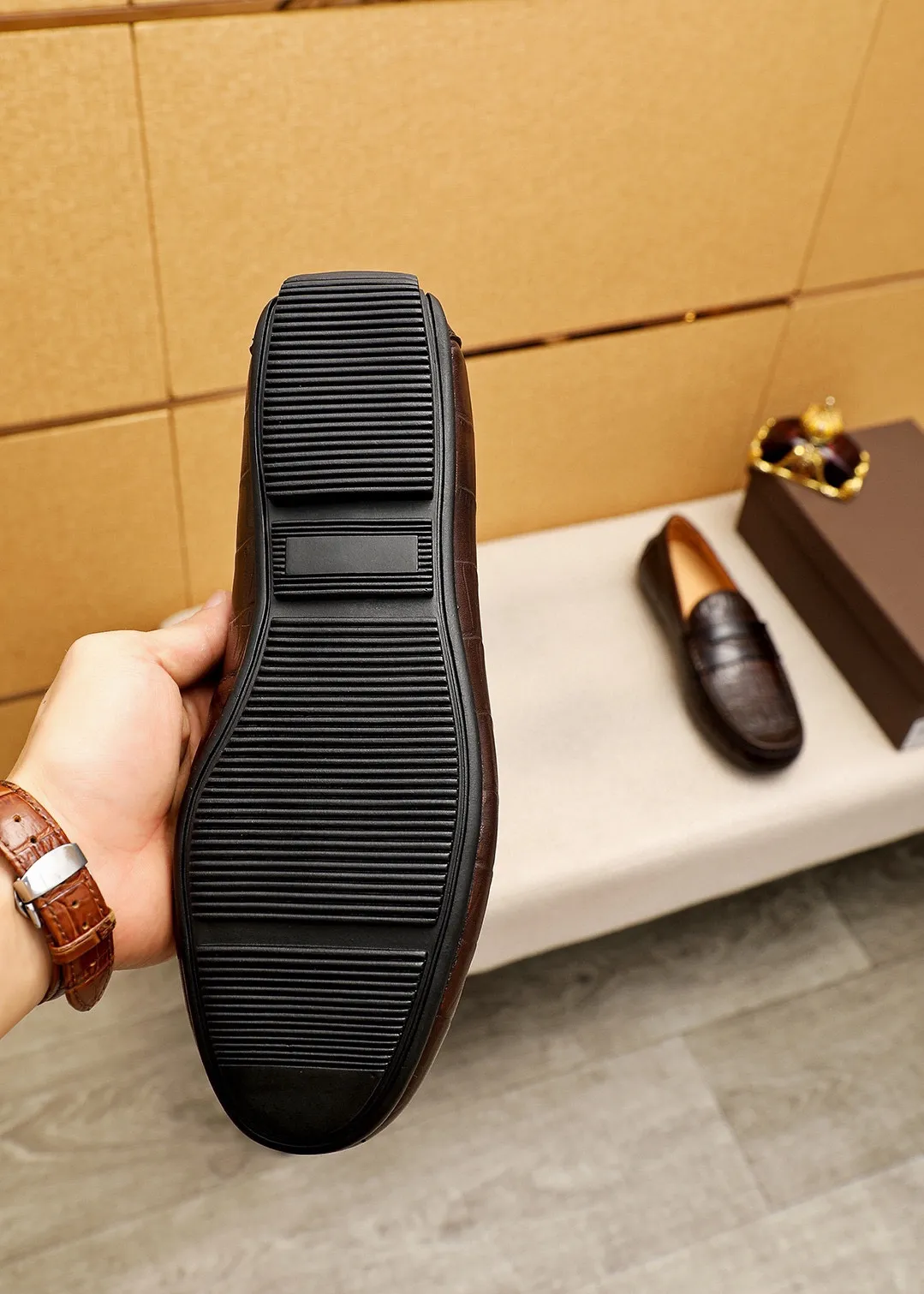 Men's Men's Shoes 💰: 420 💐BV Men's Slip-on Shoes® [BOTTEGA VENETA] Official website counter new model, one-to-one mold opening ⚠Italian calfskin embossed ➕Cow 🐂 leather lining. Driving slip-ons, available at counters, sizes 39-44 (38.45🉑️customized)